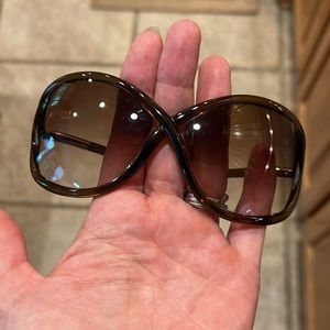 SUNGLASSES! New, never worn! TOM FORD brown shade women’s sunglasses.